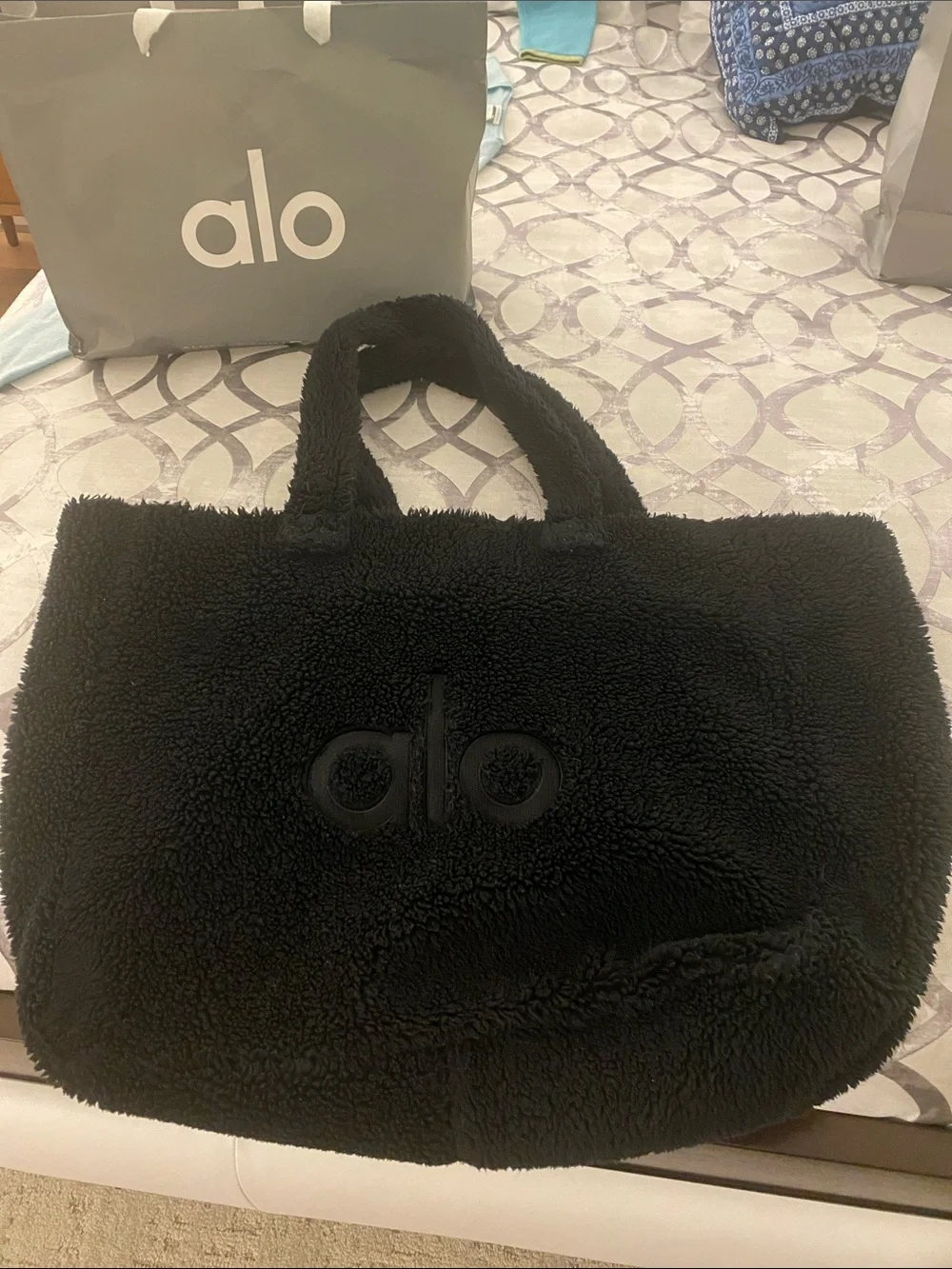 ALO Yoga  foxy  Sherpa Tote - Plush Logo Carryall